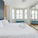 Beautiful Battersea Garden Flat By Underthedoormat