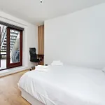 Beautiful Battersea Garden Flat By Underthedoormat