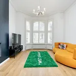 Beautiful Battersea Garden Flat By Underthedoormat