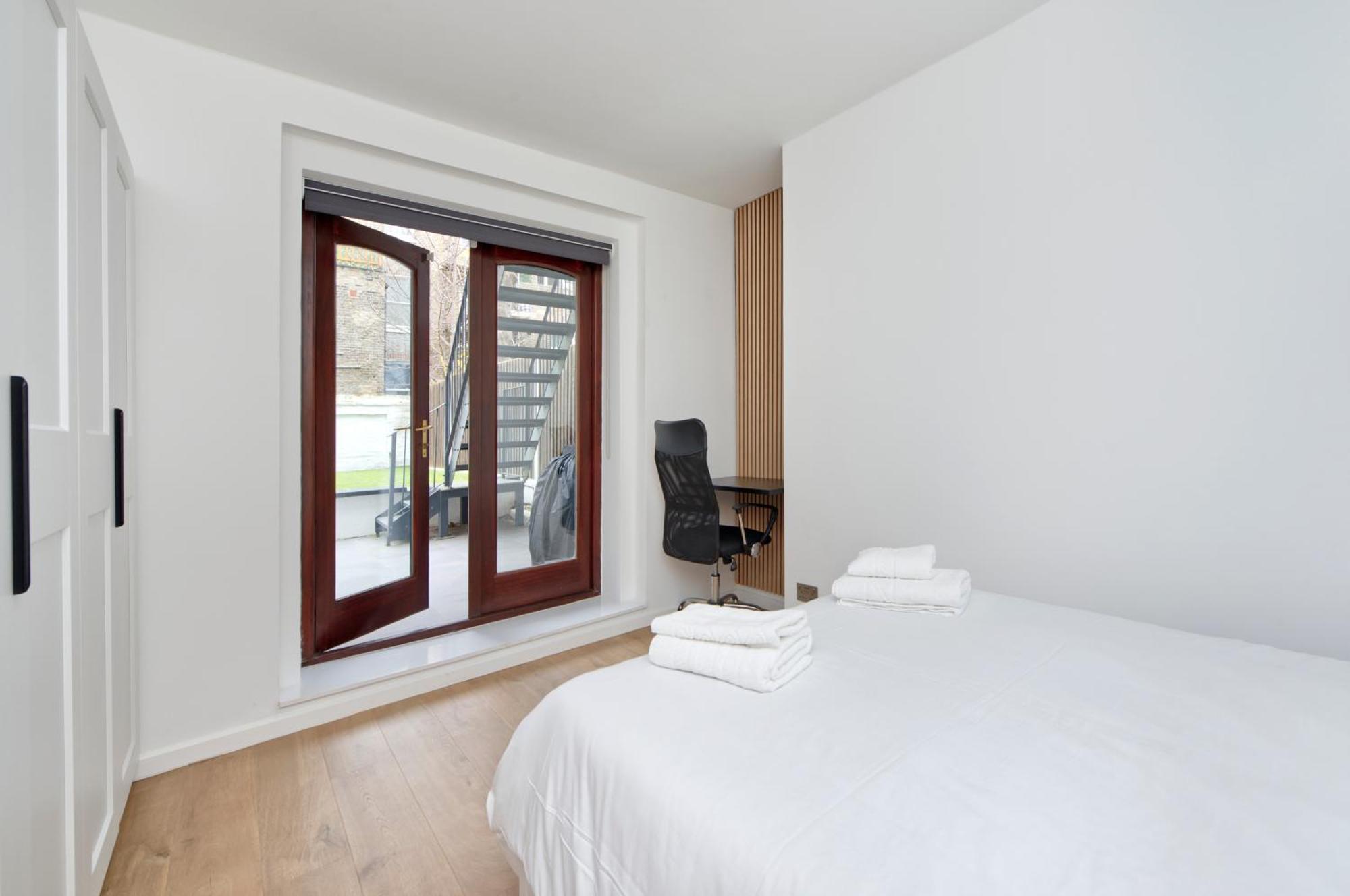 Beautiful Battersea Garden Flat By Underthedoormat