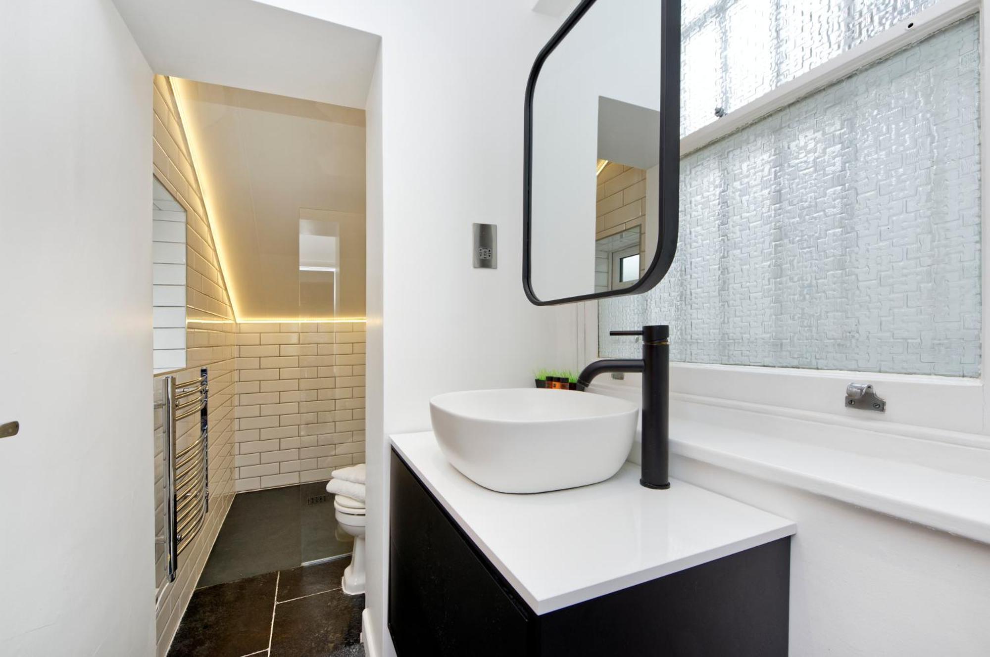Beautiful Battersea Garden Flat By Underthedoormat Appartamento Londra