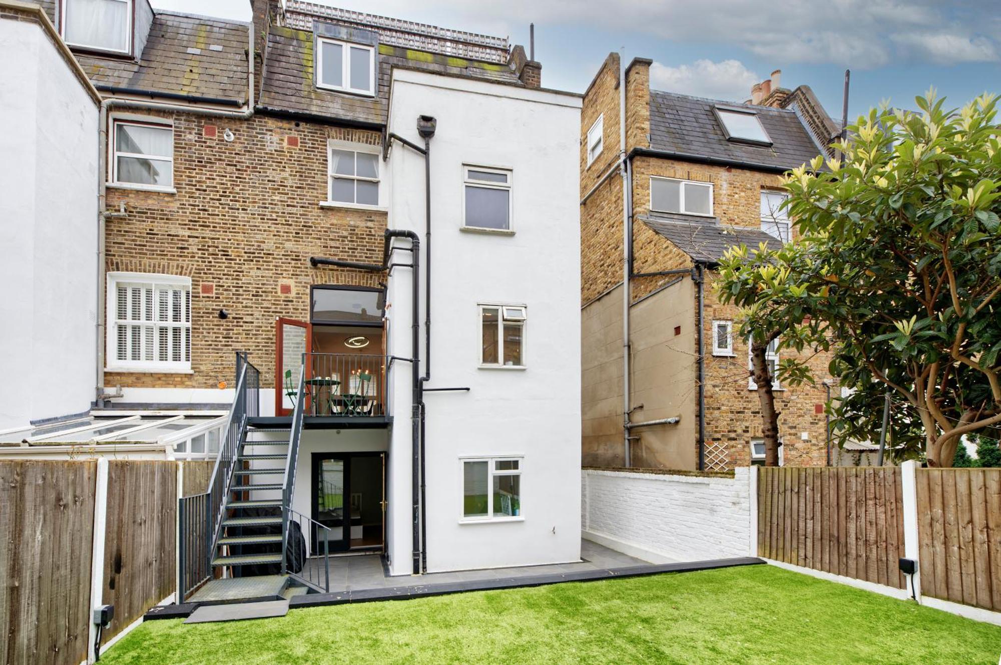 Beautiful Battersea Garden Flat By Underthedoormat *